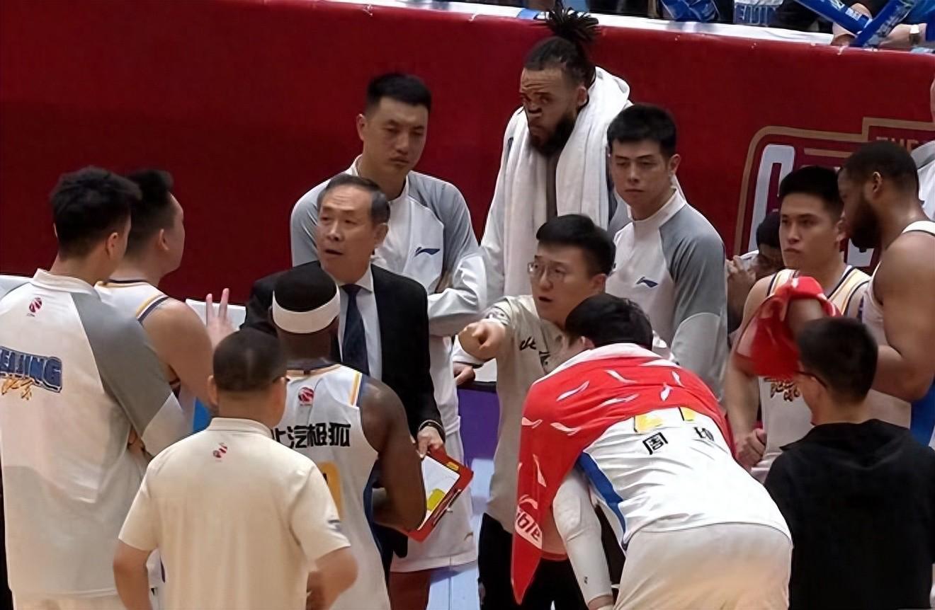 易胜博体育官方网站-北京输球揪出最大祸首！他上场17分钟，输14分，5失误打得真差
